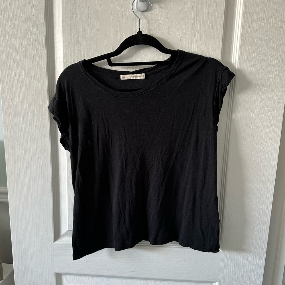 💗5 for $15💗 Black M4EO T-Shirt - Size XS